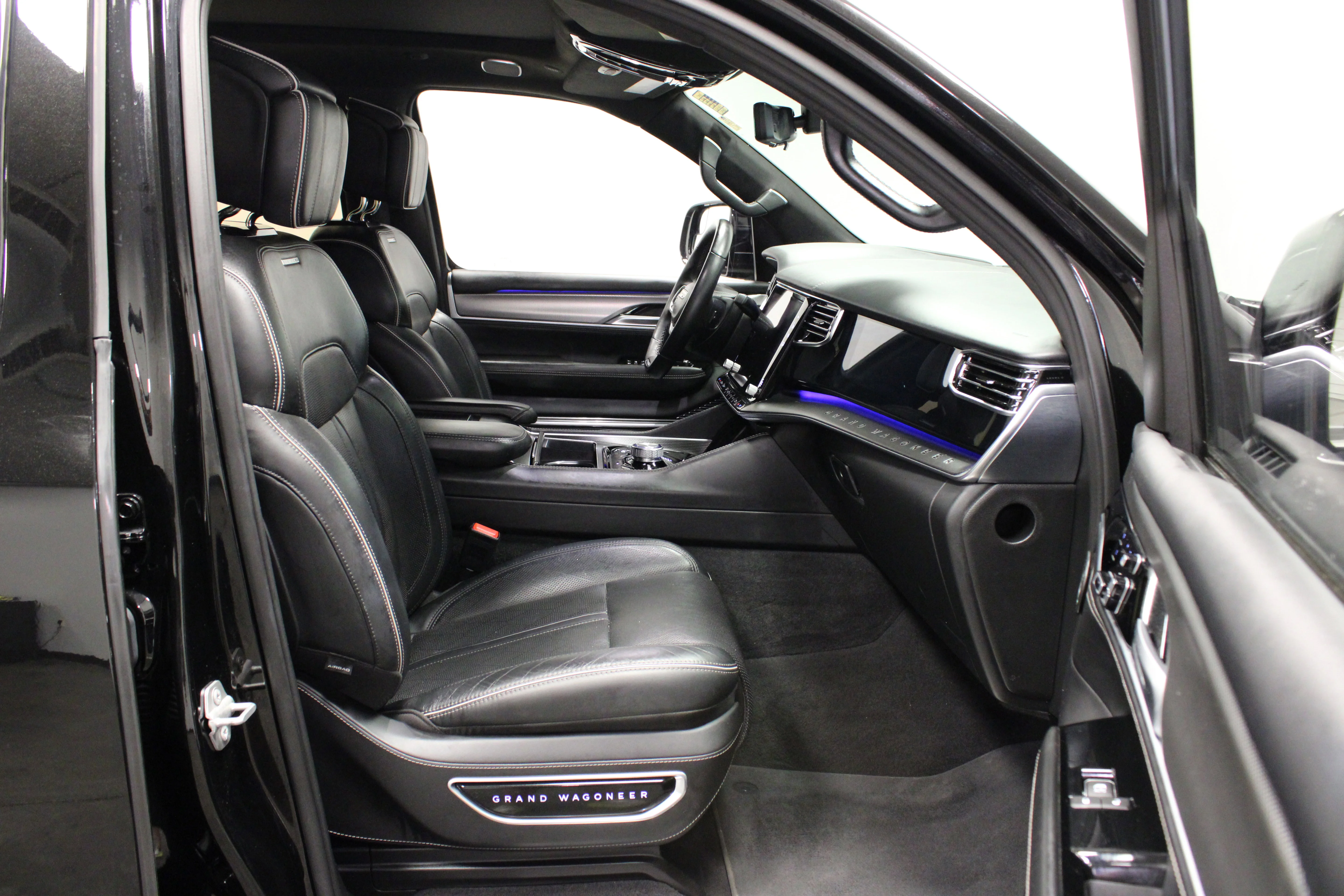 Used 2023 Diamond Black Crystal Pearlcoat Jeep Series II image 16