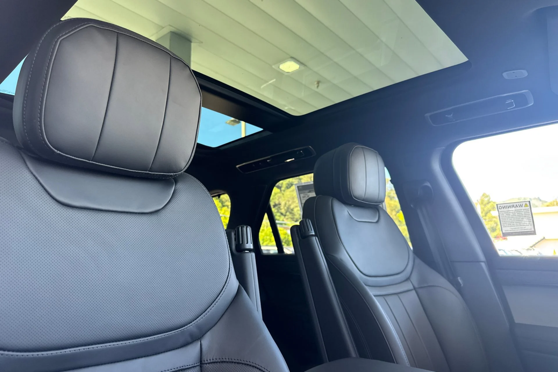 New 2026 Santorini Black Land Rover SE image 19