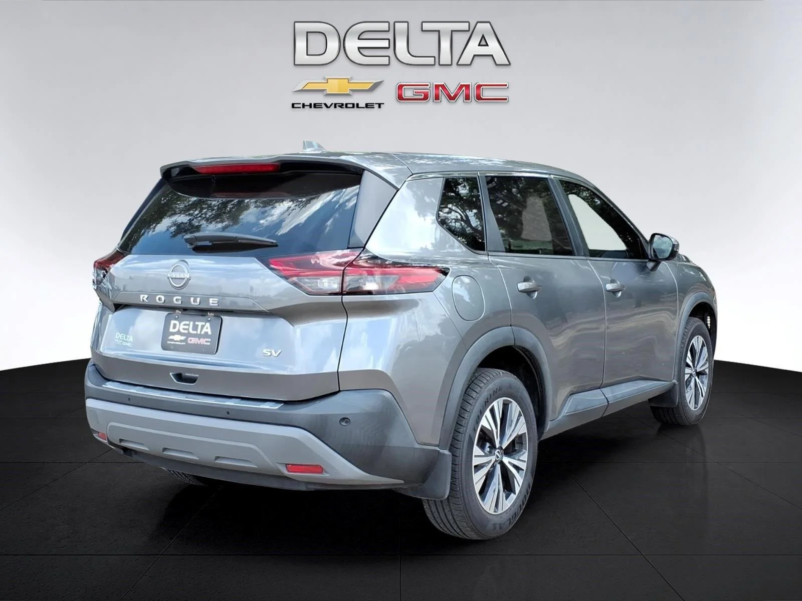 Used 2022  Nissan SV image 5