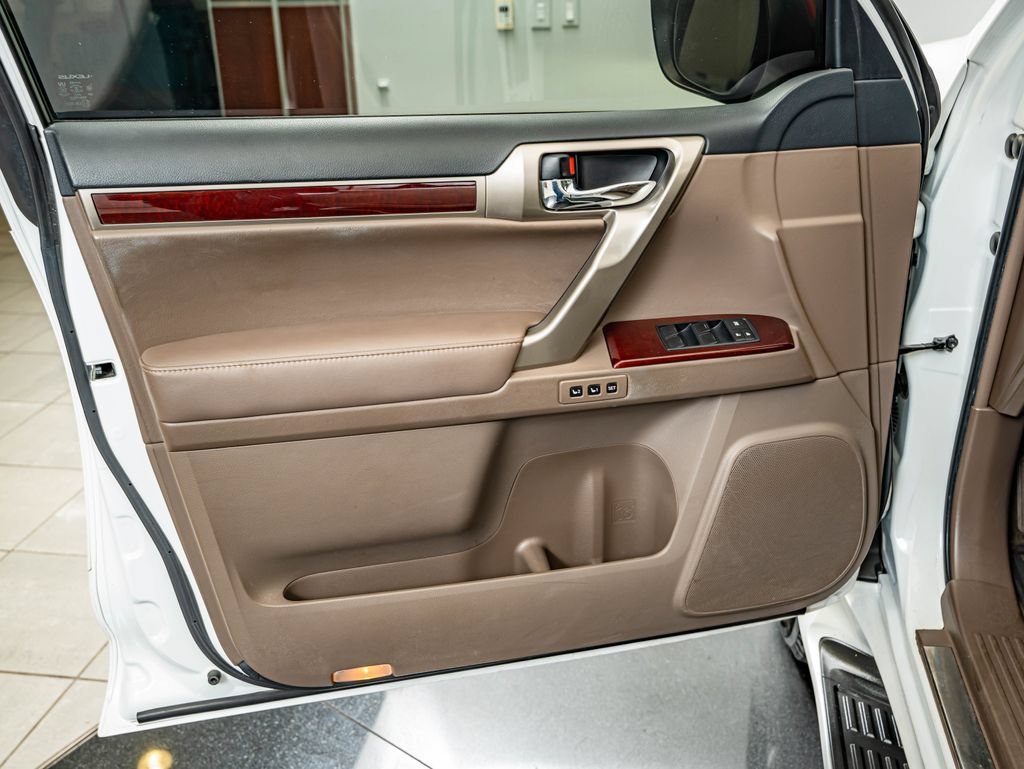 Used 2014 Starfire Pearl Lexus 460 image 19