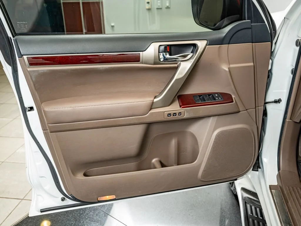 Used 2014 Starfire Pearl Lexus 460 image 19