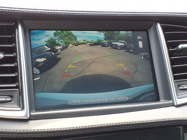 Used 2025 White INFINITI LUXE image 17