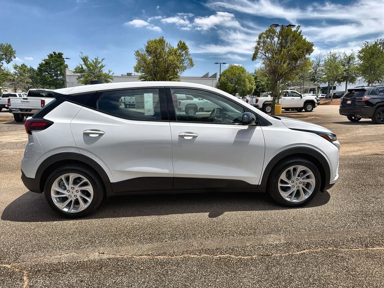 New 2027 Summit White Chevrolet LT image 9