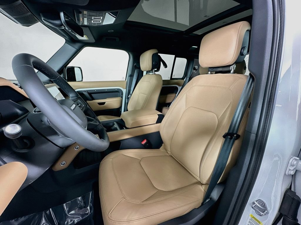 New 2026 Fuji White Land Rover X-Dynamic SE image 11