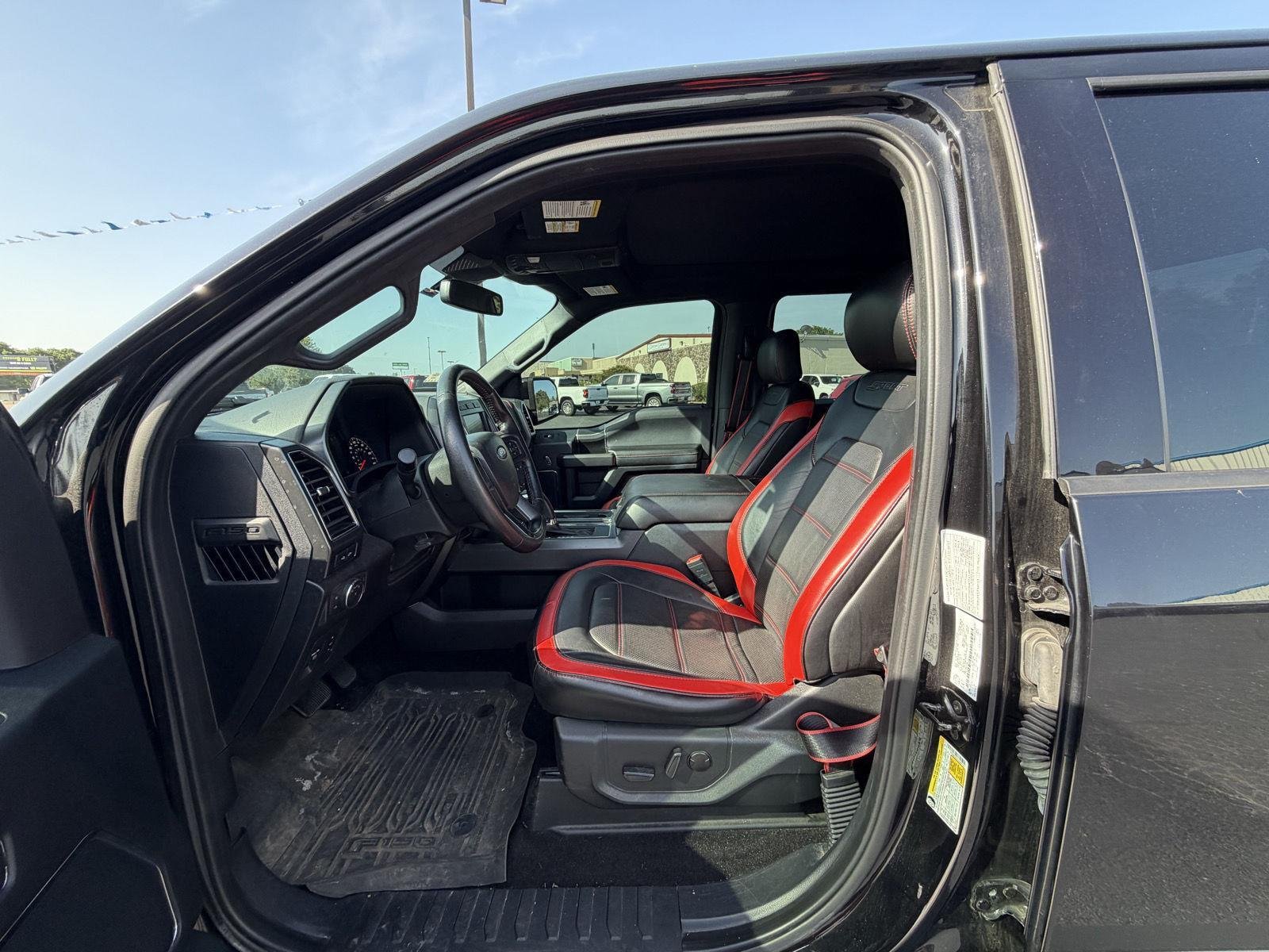 Used 2020 Agate Black Metallic Ford LARIAT image 13