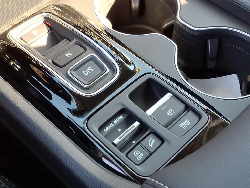 Used 2025 White Honda EX-L image 11