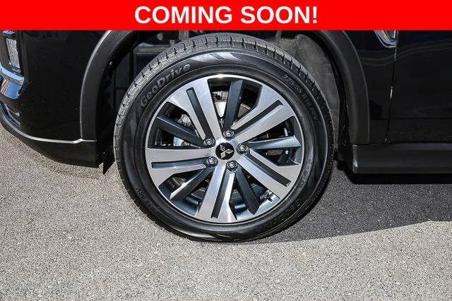 Used 2024 Gray Mitsubishi 4WD image 11