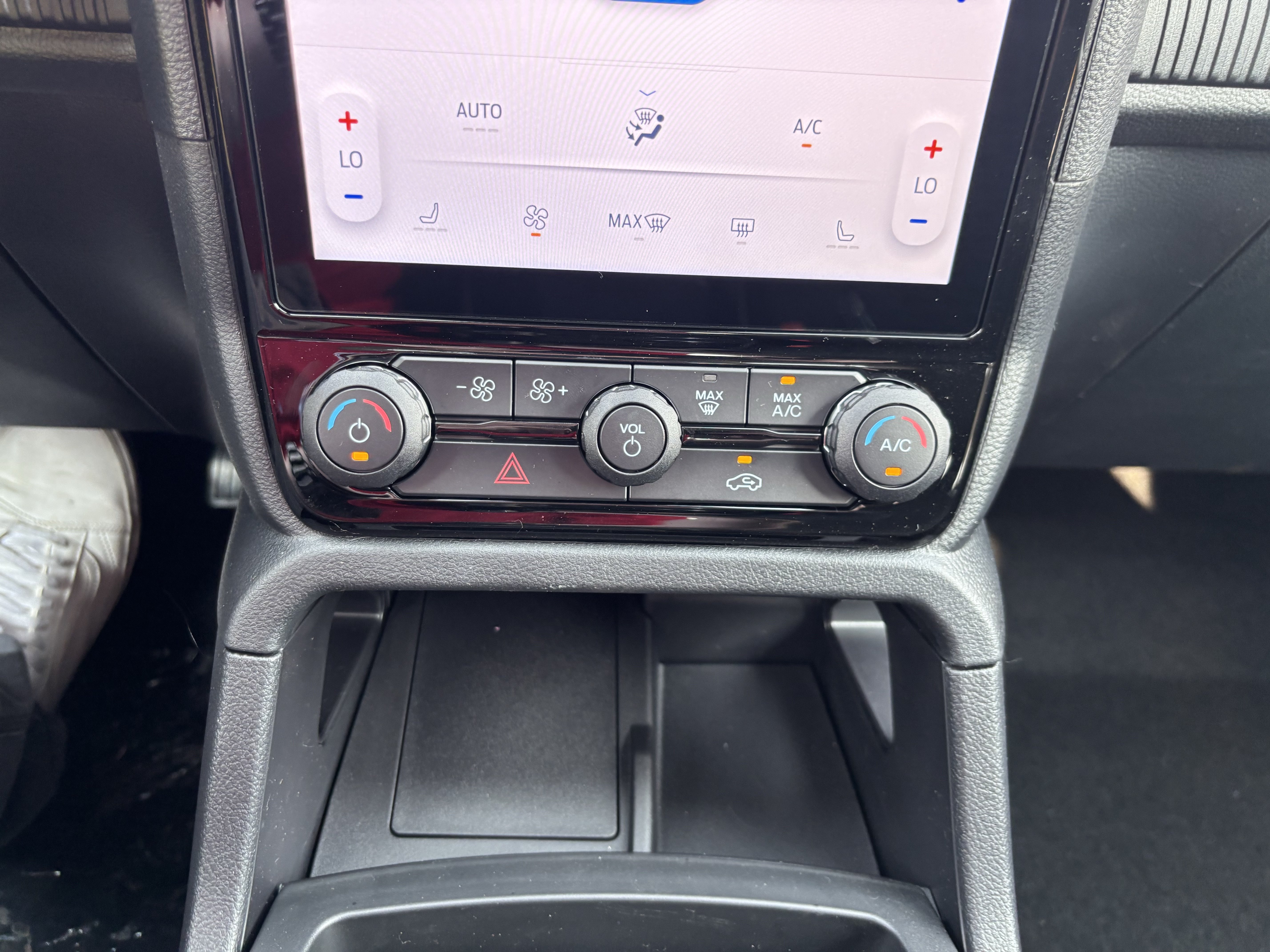 New 2026 Carbonized Gray Metallic Ford XLT image 28