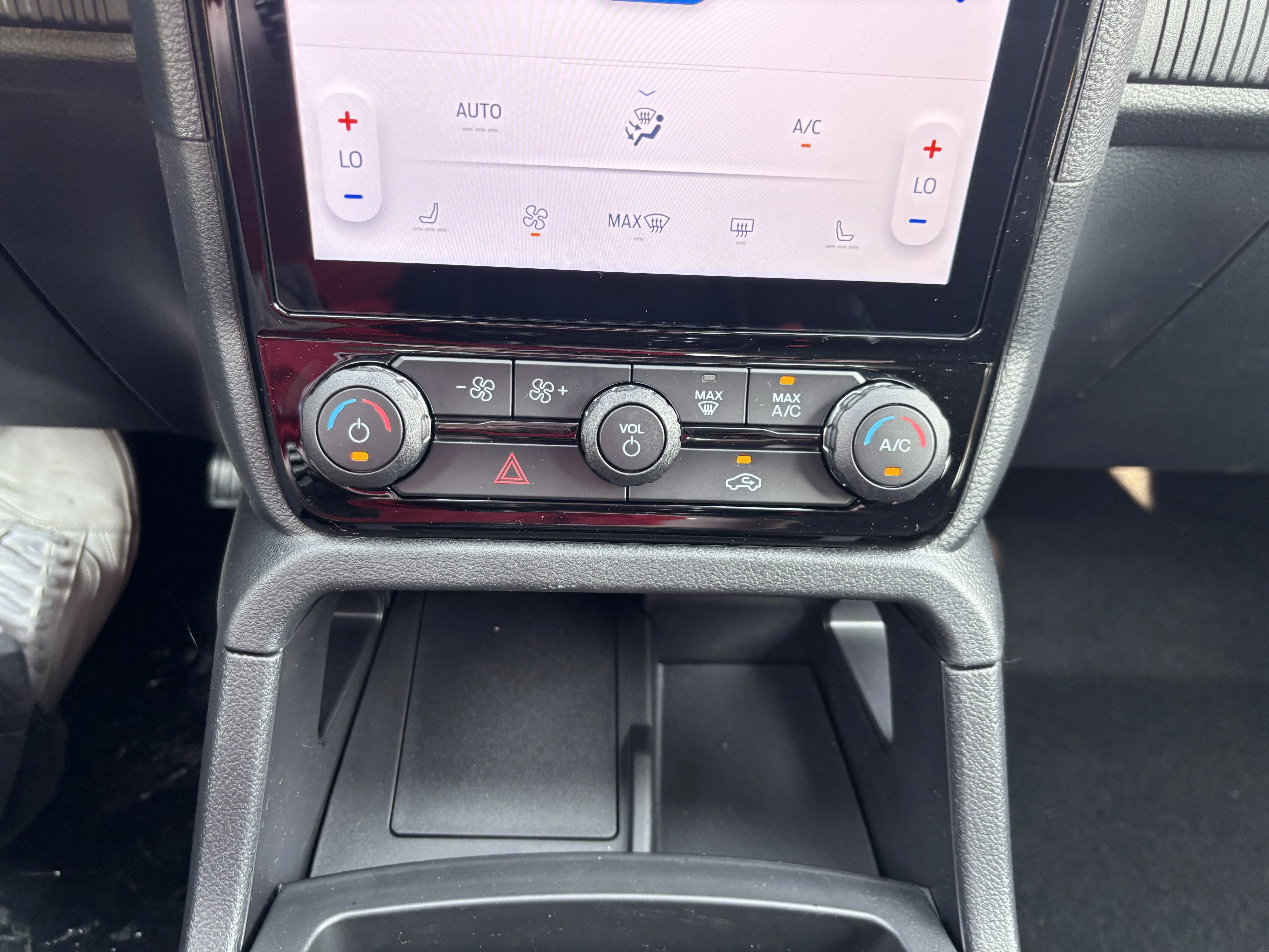New 2026 Carbonized Gray Metallic Ford XLT image 28
