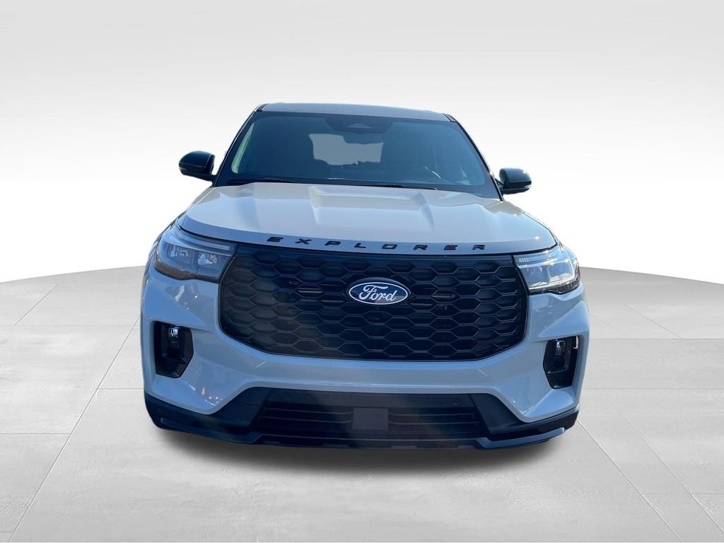 New 2027 Avalanche Gray Ford ST-Line image 8