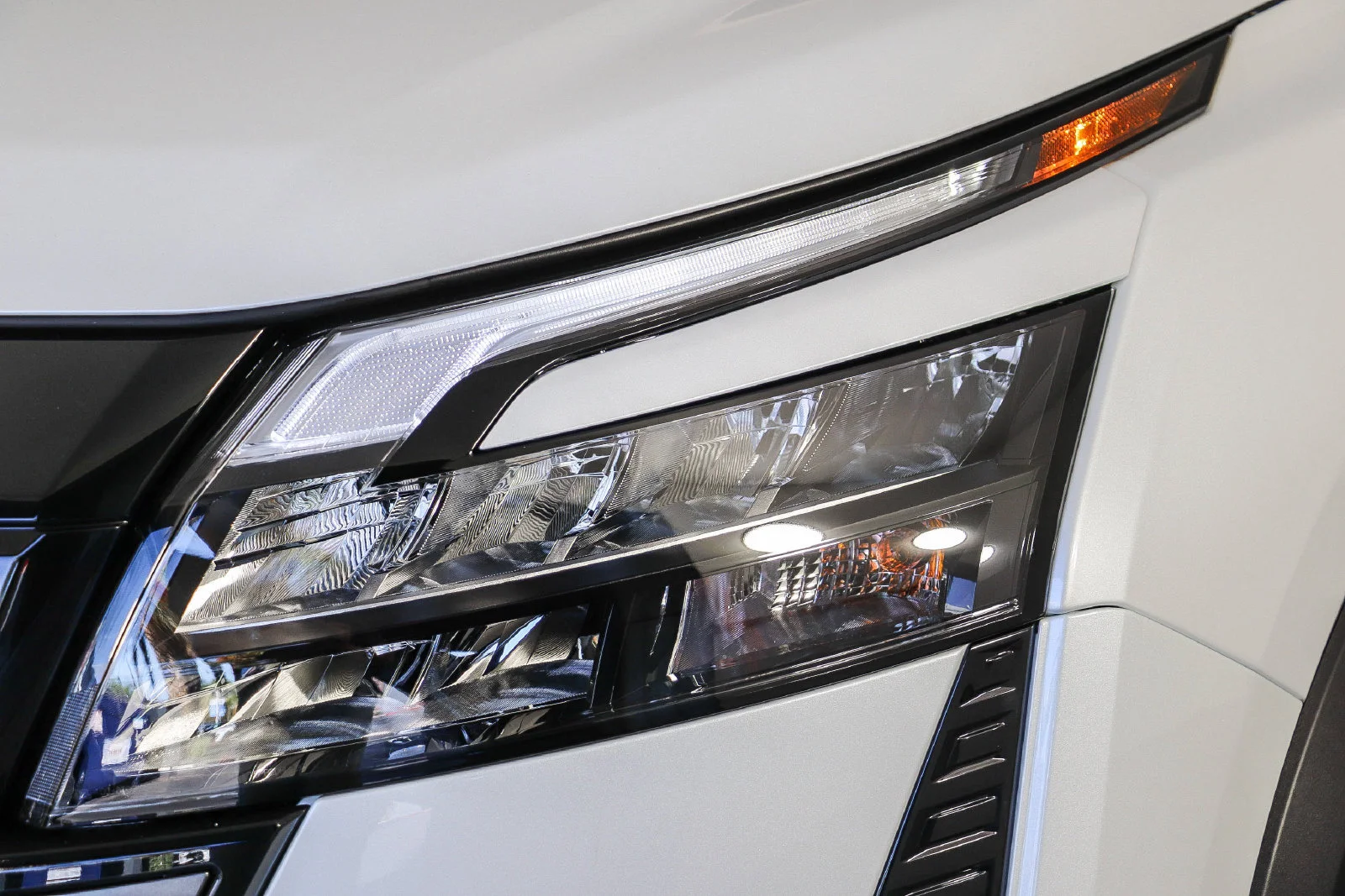 New 2026 Everest White Pearl TriCoat Nissan Rock Creek® image 4