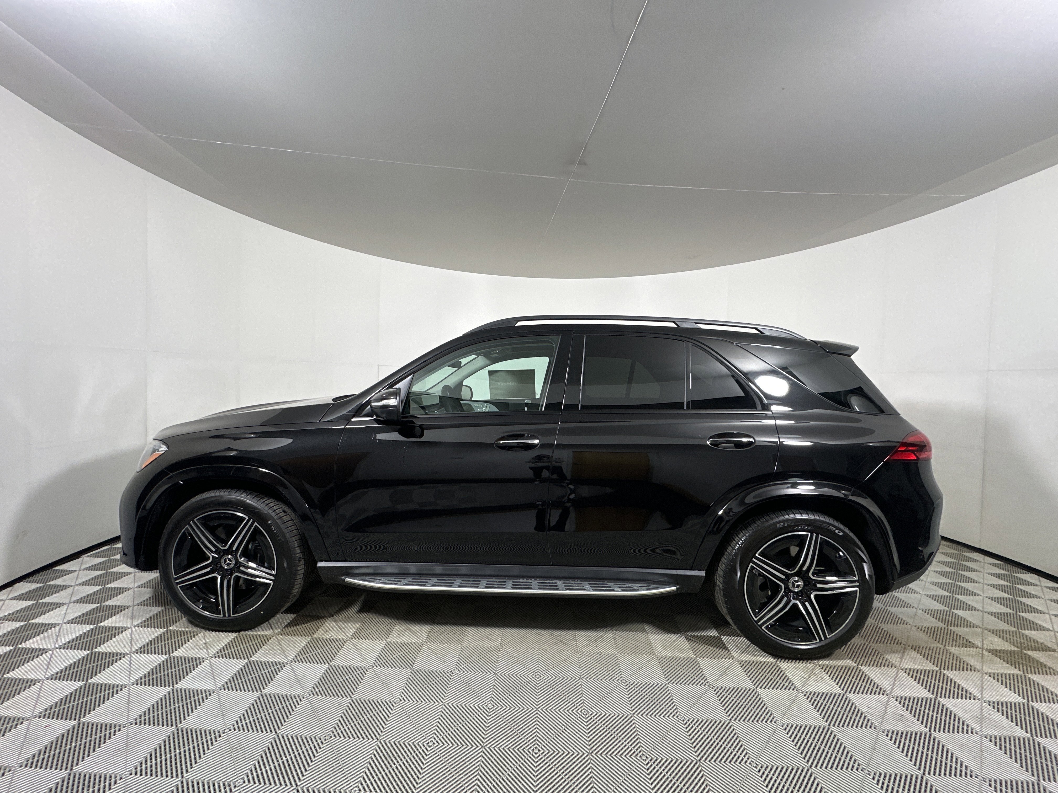 New 2026 OBSIDIAN BLACK METALLIC Mercedes-Benz GLE 350 image 4