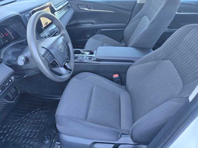 Used 2025 White Toyota LE image 15