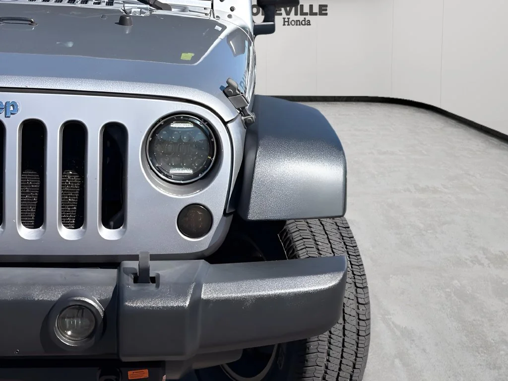 Used 2016 Billet Silver Metallic Clearcoat Jeep Unlimited Rubicon image 5