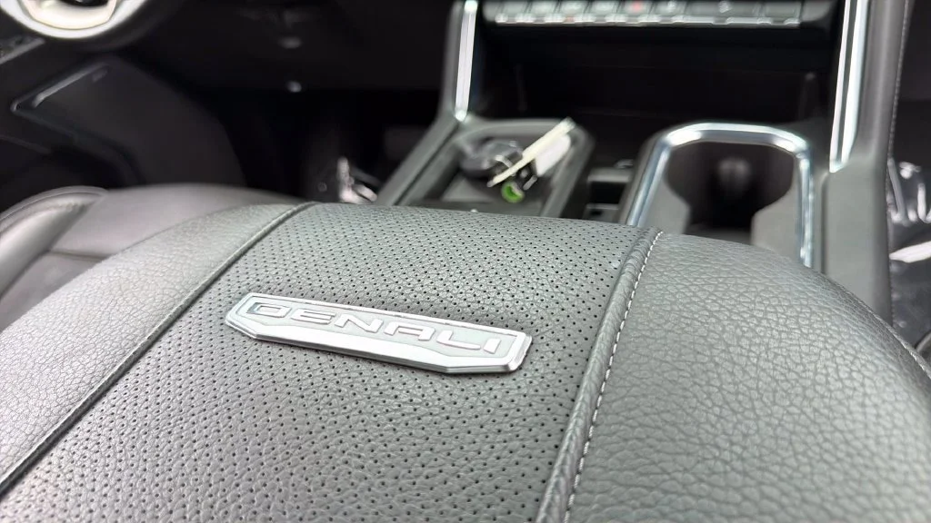 Used 2024 Onyx Black GMC Denali image 40