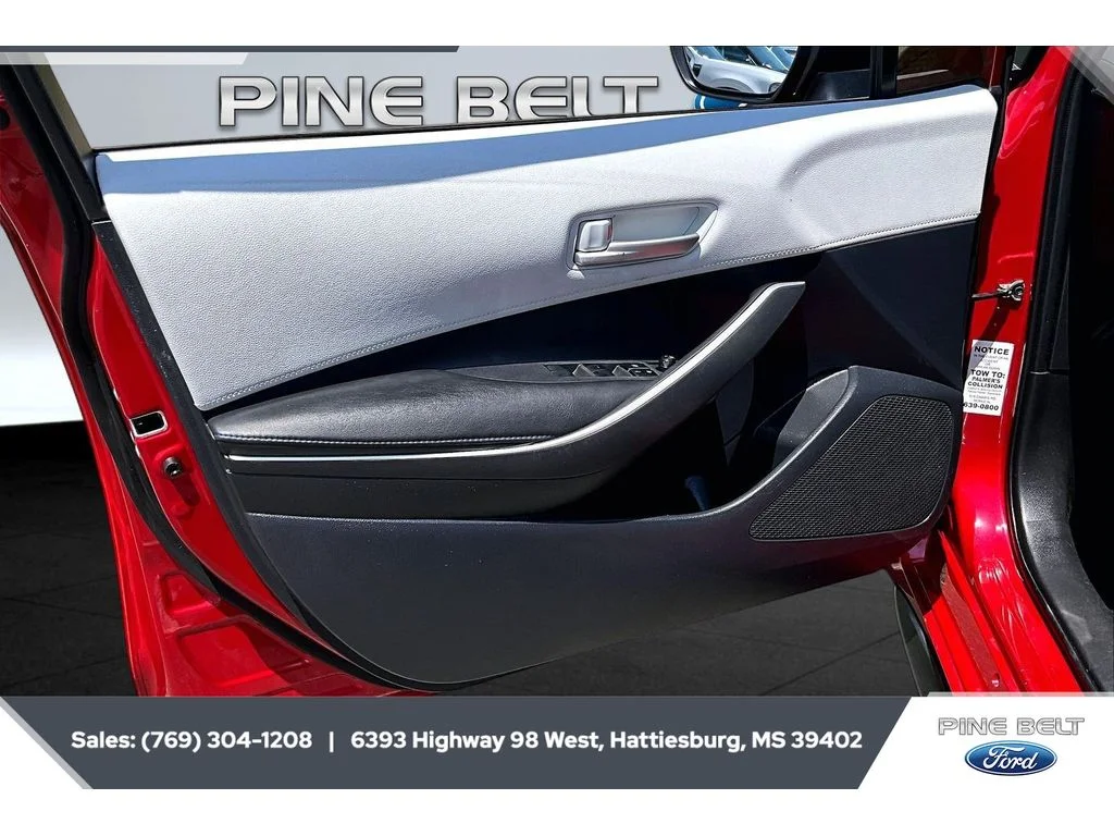 Used 2020 Barcelona Red Metallic Toyota SE image 17