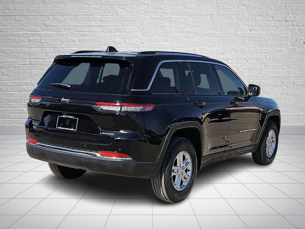 Used 2023 Black Jeep Laredo image 4