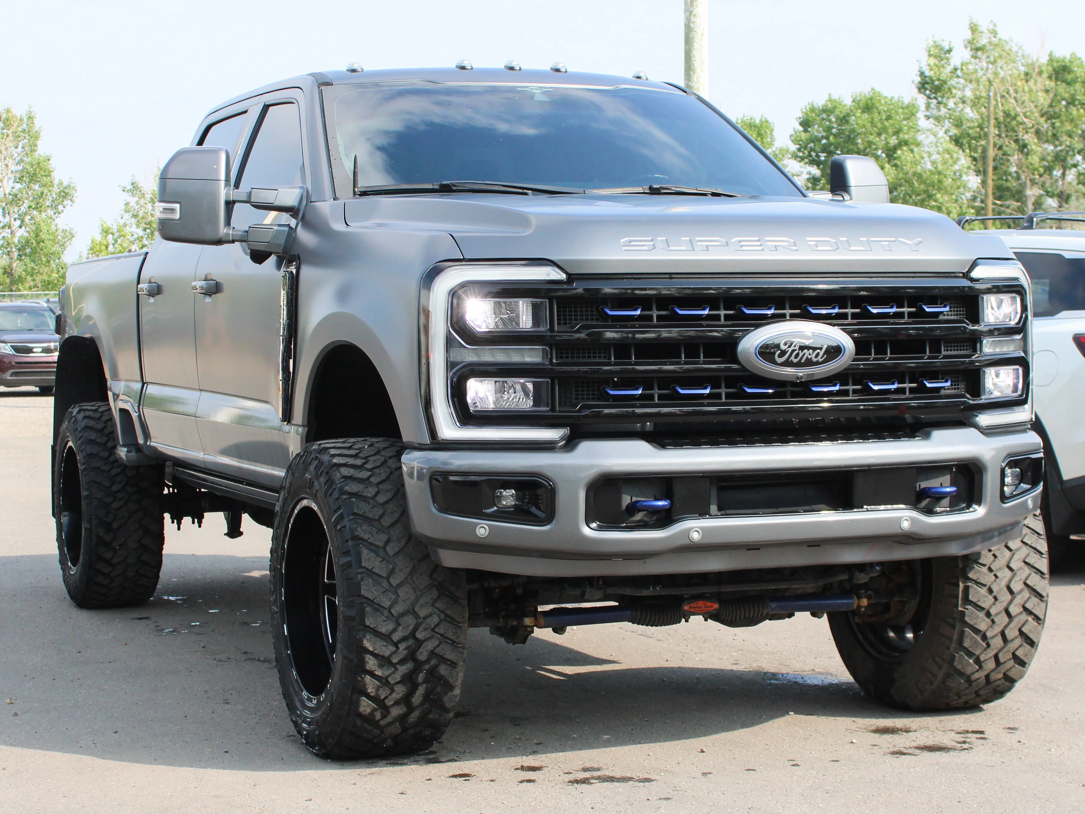 Used 2023 Grey Ford LARIAT image 9
