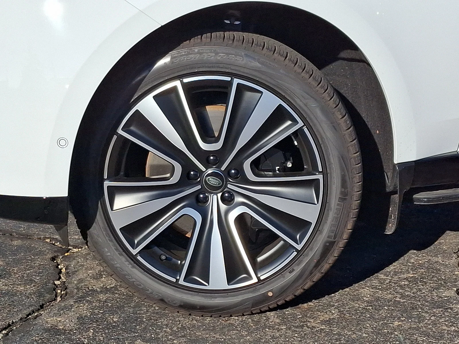 New 2025 Fuji White - 1AA Land Rover Autobiography image 8