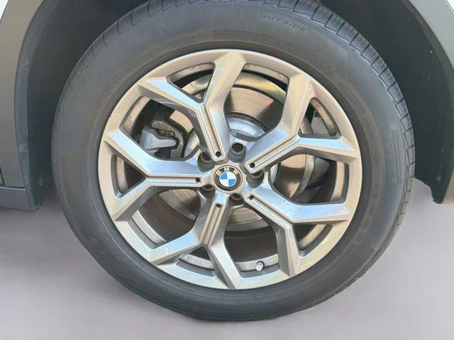 Used 2022 White BMW xDrive30i image 29