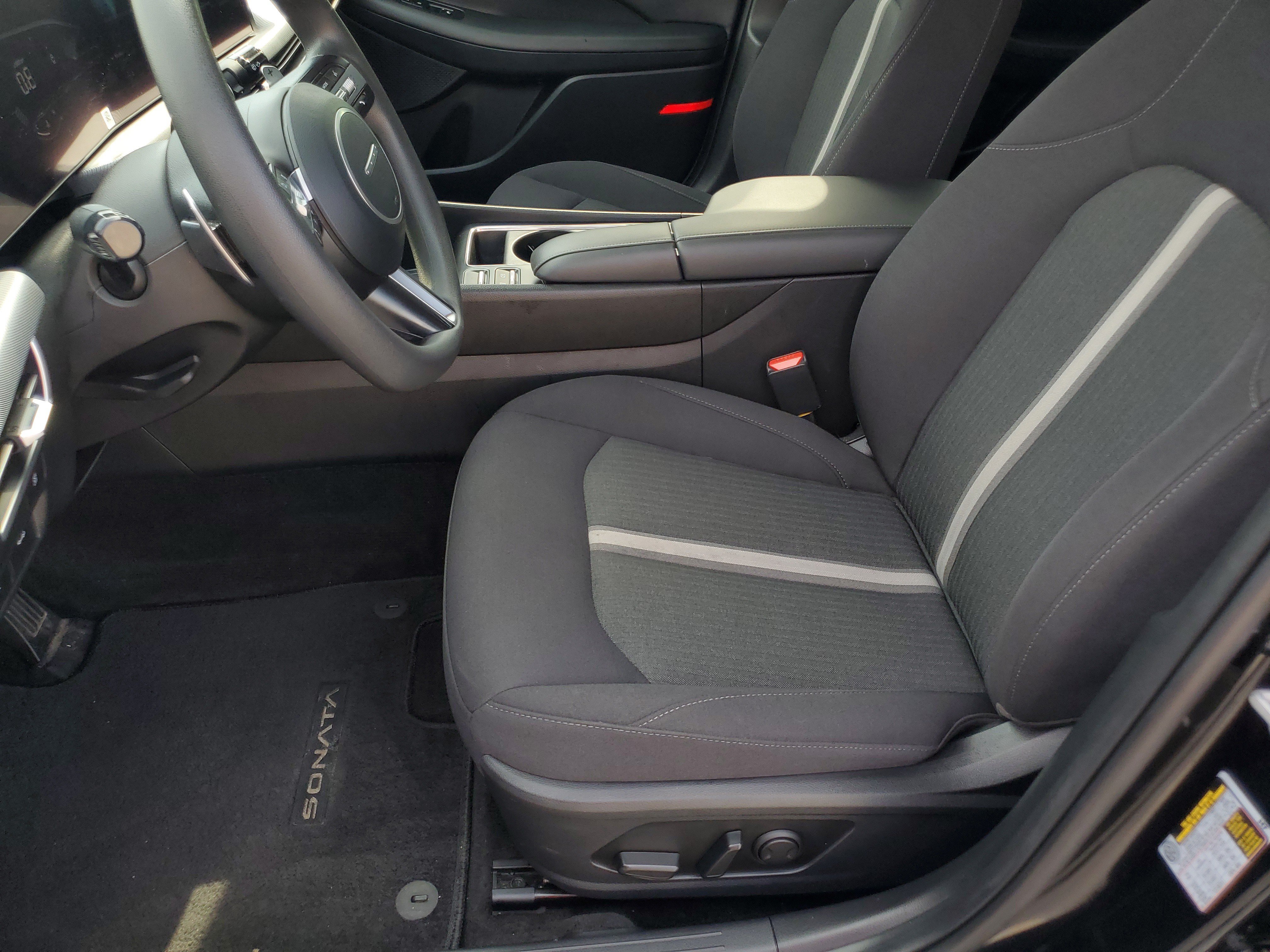 Used 2025 Abyss Black Hyundai SEL image 20