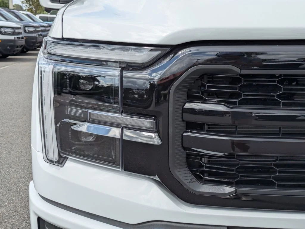 New 2026 Oxford White Ford Lariat image 10