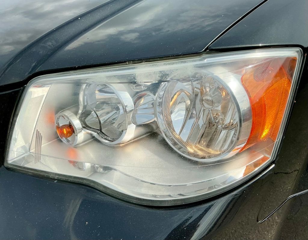 Used 2018 Black Dodge SE image 10