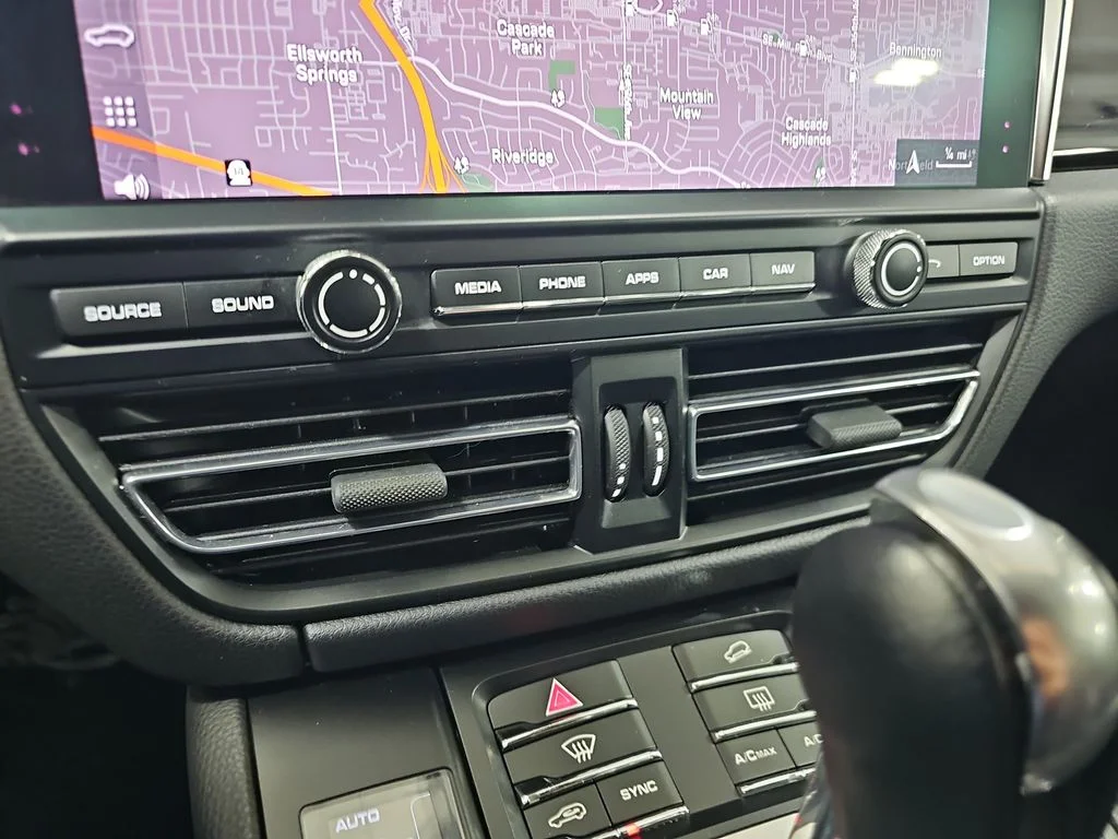 Used 2021  Porsche Base image 26