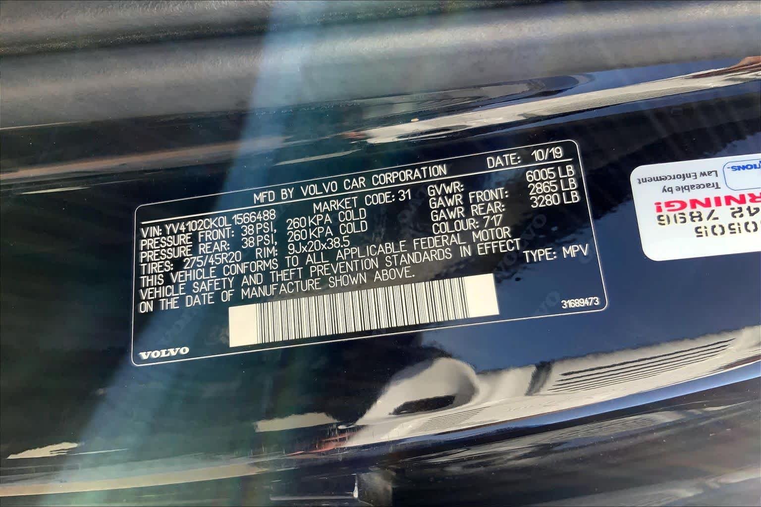 Used 2020 Onyx Black Metallic Volvo Momentum image 35
