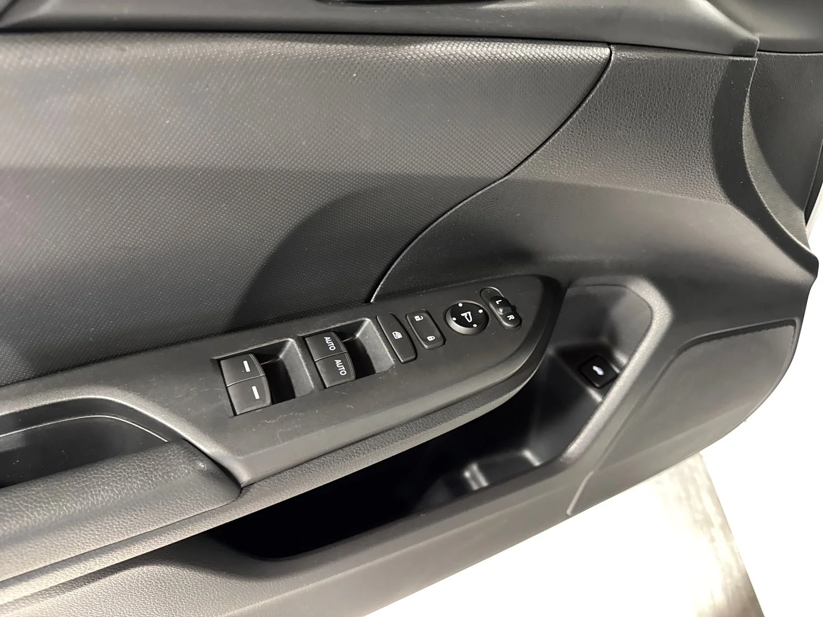 Used 2019 White Orchid Pearl Honda Sport image 16