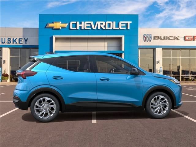2027 Chevrolet Bolt LT - Photo 5
