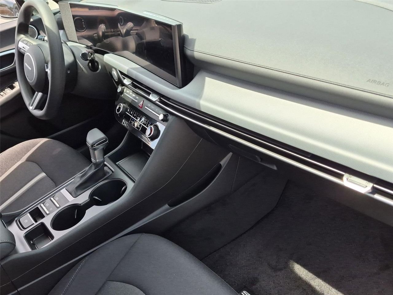 New 2026 Aero Silver Hyundai SE image 37
