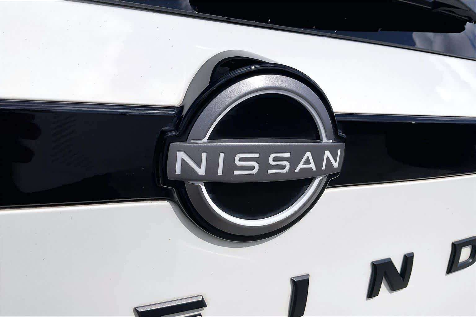 Used 2025 Glacier White Nissan Rock Creek image 30