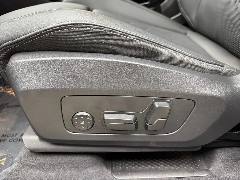 Used 2025 Blue BMW xDrive28i image 12