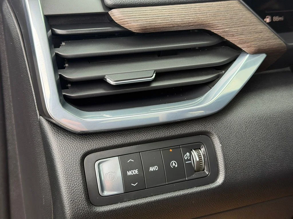 Used 2025 Black GMC Denali image 24