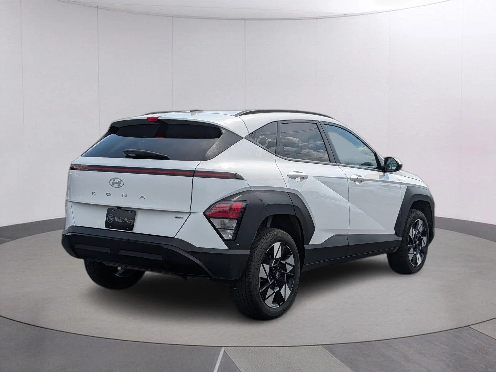 Used 2025 Atlas White Hyundai SEL image 5