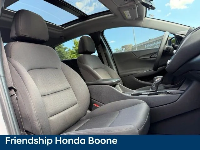 Used 2022 White Chevrolet LT image 28