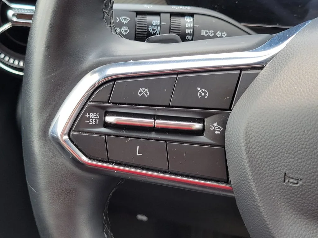 Used 2025 Summit White Chevrolet LT image 28