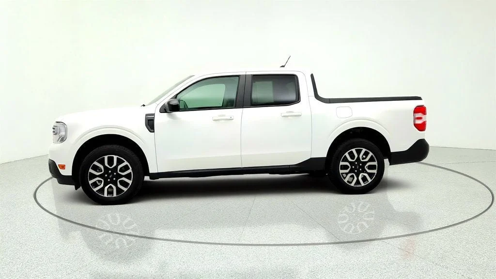 Used 2024 Oxford White Ford LARIAT AWD SuperCrew image 8