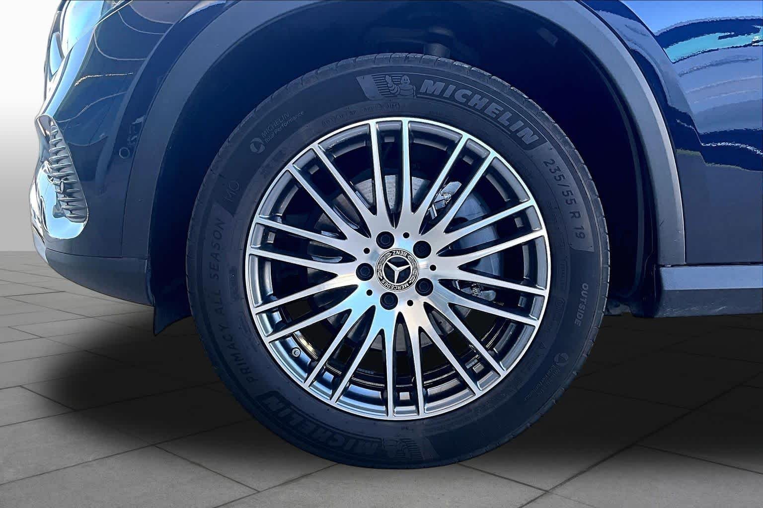 Used 2024 Nautical Blue Metallic Mercedes-Benz GLC 300 image 11