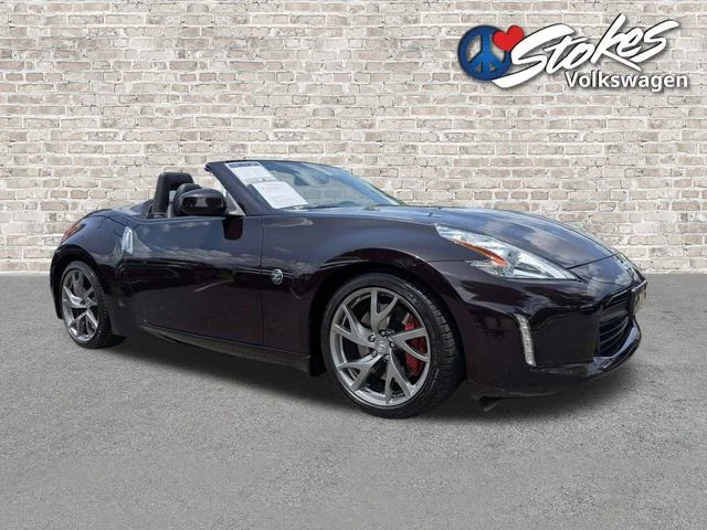 Used 2014 Red Nissan Touring image 1