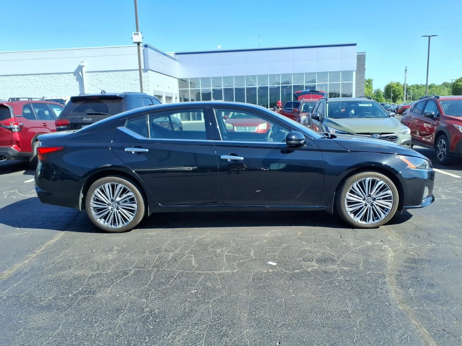 Used 2025 Super Black Nissan SL image 28
