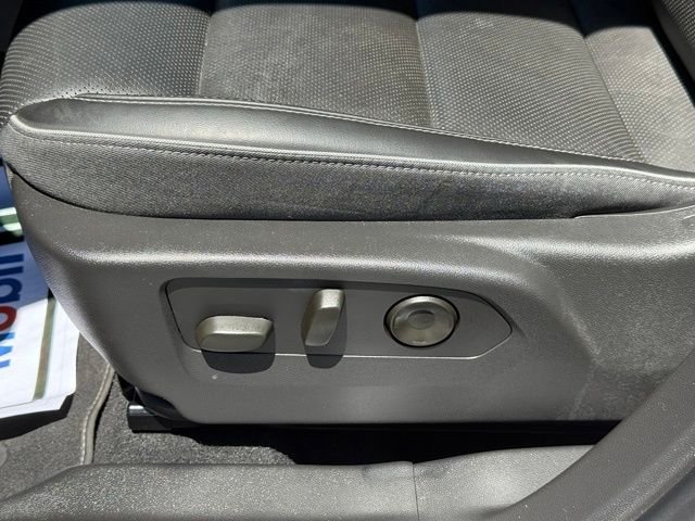 Used 2021 White Buick Essence image 13