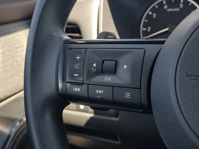 Used 2022 Gray Nissan SV image 22