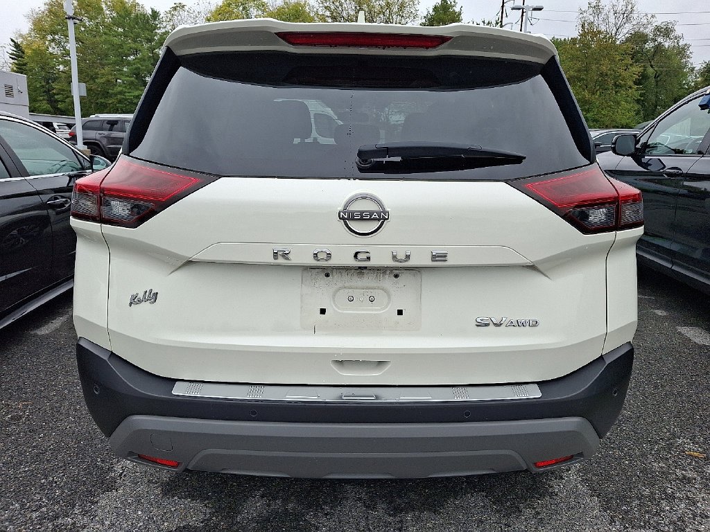 Used 2023 White Nissan SV image 5