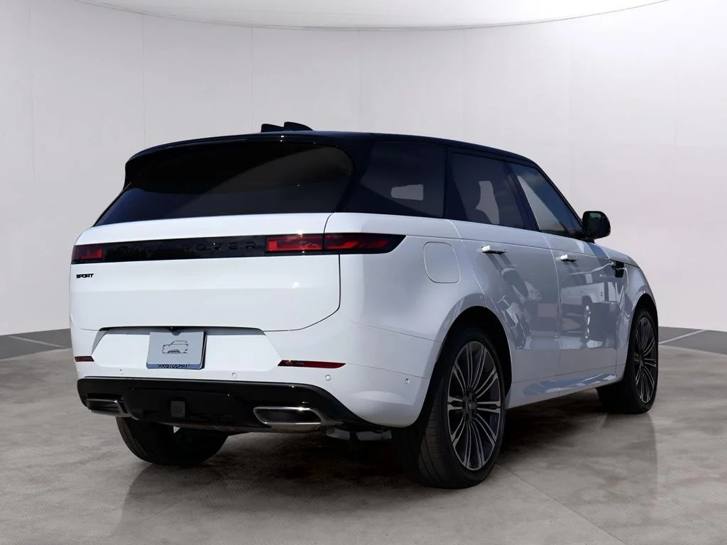 Used 2025 Fuji White Land Rover Dynamic SE image 5