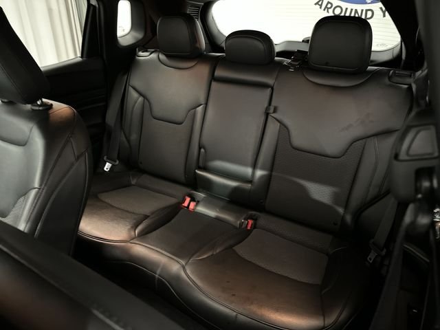 Used 2022 White Jeep Latitude image 25