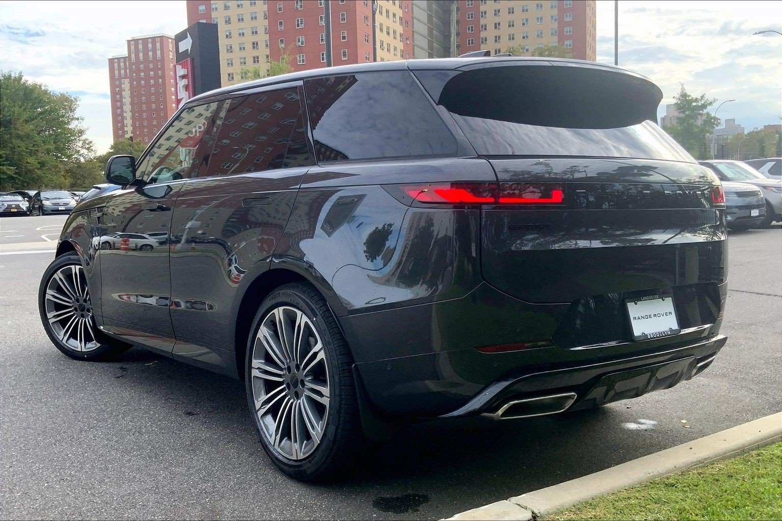New 2027 Carpathian Grey Land Rover Dynamic SE image 12