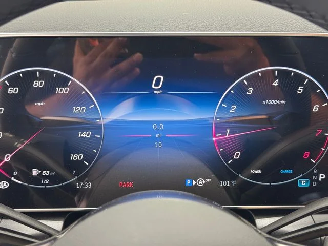 New 2027 Silver Mercedes-Benz GLC 300 image 2