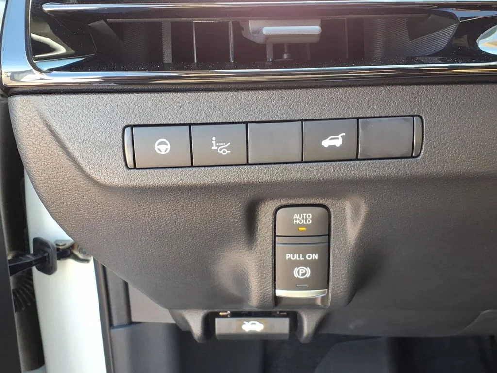 New 2026 Everest White Pearl TriCoat / Super Black Two-tone Nissan Platinum image 18